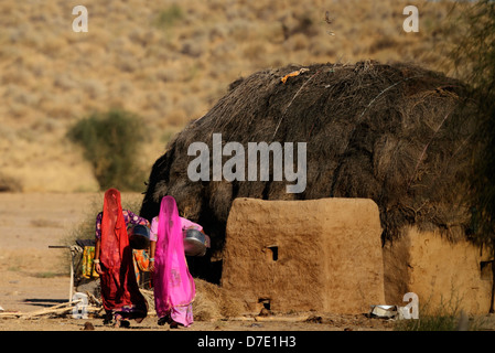 La vita del villaggio nel deserto di Thar dell India Foto Stock