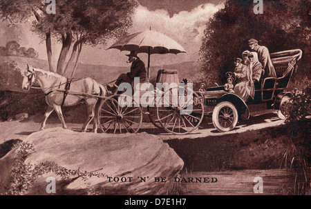 Toot e essere darned - un'automobile bloccato dietro un lento movimento cavallo e buggy, circa 1910. Foto Stock