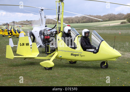 Magni M16C Trainer Tandem girocottero gyro con pilota e passeggero Foto Stock