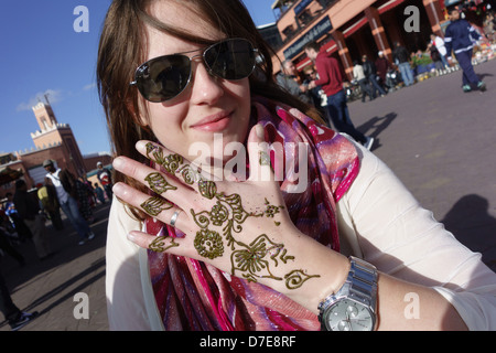 Il Marocco, Marrakech - henna dipinto a mano, attractiion turistico nella medina. Foto Stock
