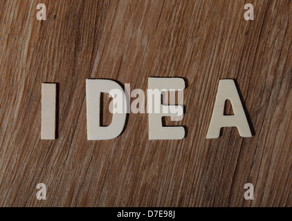 La parola Idea fatta di lettere sul legno Foto Stock