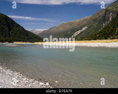 Vista del fiume Wilkins, montare gli aspiranti National Park, off del fiume Makarora e il lago Wanaka, vicino Makarora, Nuova Zelanda Foto Stock