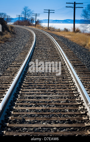 Ferrovia lungo la riva del lago Klamath superiore nel sud della Oregon Foto Stock