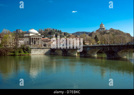 Italia Piemonte Torino piazza della Gran Madre Chiesa della Gran Madre, ponte di pietra e il fiume Po Foto Stock