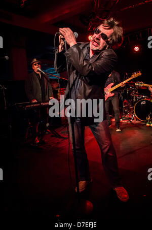 Milano Italia. 05 maggio 2013. Southside Johnny e la Asbury Jukes suona dal vivo presso Officine Creative Ansaldo in ultima data di "i poveri stupidi Tour 2013" in Europa. Credito: Rodolfo Sassano / Alamy Live News Foto Stock