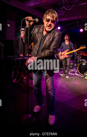 Milano Italia. 05 maggio 2013. Southside Johnny e la Asbury Jukes suona dal vivo presso Officine Creative Ansaldo in ultima data di "i poveri stupidi Tour 2013" in Europa. Credito: Rodolfo Sassano / Alamy Live News Foto Stock