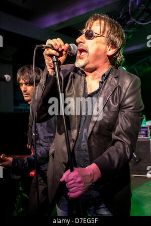 Milano Italia. 05 maggio 2013. Southside Johnny e la Asbury Jukes suona dal vivo presso Officine Creative Ansaldo in ultima data di "i poveri stupidi Tour 2013" in Europa. Credito: Rodolfo Sassano / Alamy Live News Foto Stock