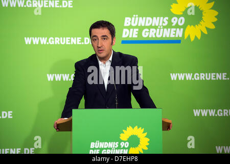 Berlino, Germania. Il 6 maggio, 2013. Il presidente del gruppo dei Verdi / Bundnis 90, Cem Özdemir dà una conferenza stampa a Berlino. Credito: Credito: Gonçalo Silva/Alamy Live News. Foto Stock