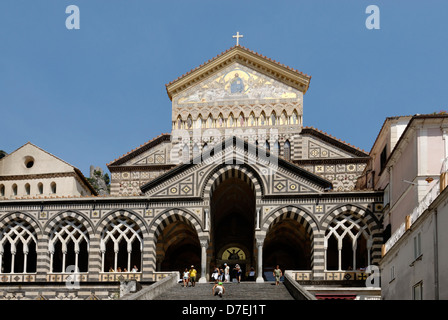 Amalfi. Campania. L'Italia. Vista del Duomo di Sant Andrea o Cattedrale di Saint Andrew nella città di Amalfi. Originariamente dating Foto Stock