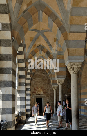 Amalfi. Campania. L'Italia. Vista del Duomo di Sant Andrea o Cattedrale di Saint Andrew nella città di Amalfi. Originariamente dating Foto Stock