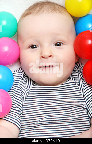 Happy baby con giocattoli Foto Stock