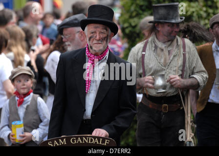 Rochester, Kent, Regno Unito. Il 6 maggio, 2013. L annuale spazza' Festival a Rochester, Regno Unito, sotto il sole. Foto Stock