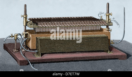 Termo-batteria elettrica, inventato nel 1866 dal fisico francese Alexandre-Edmond Becquerel (1820-1891). Incisione colorata. Foto Stock