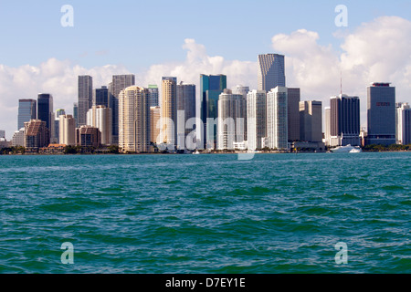Miami Florida, Biscayne Bay Water, città, skyline, centro, grattacieli, edifici, skyline città, lungomare, centro finanziario sud-orientale, centro, alto Foto Stock