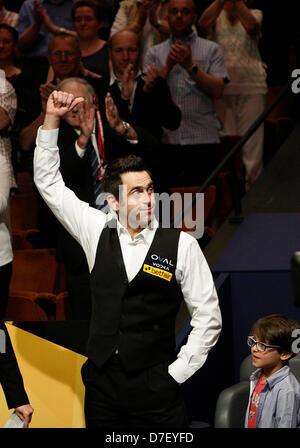 Sheffield, Regno Unito. Il 6 maggio, 2013. Ronnie O'Sullivan ha vinto un quinto campionato del mondo 2013. Foto Stock