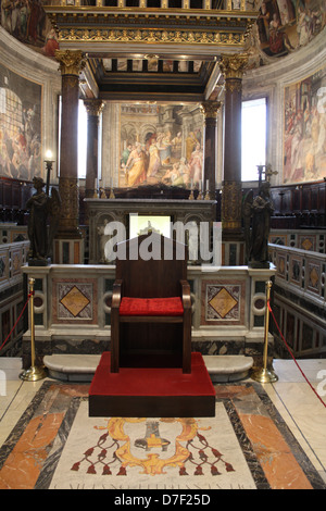 Scena all'interno di san Pietro in Vincoli a Roma Italia Foto Stock