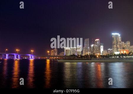 Miami Florida,Government Cut,Biscayne Bay,Water,night,Downtown city skyline,Port Boulevard Bridge,FL120708089 Foto Stock