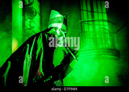 Toronto, Ontario, Canada. Il 6 maggio 2013. Swedish heavy metal band GHOST (noto anche come fantasma a.c. in noi) esegue alla Opera House di Toronto (immagine di credito: credito: Igor Vidyashev/ZUMAPRESS.com/Alamy Live News) Foto Stock