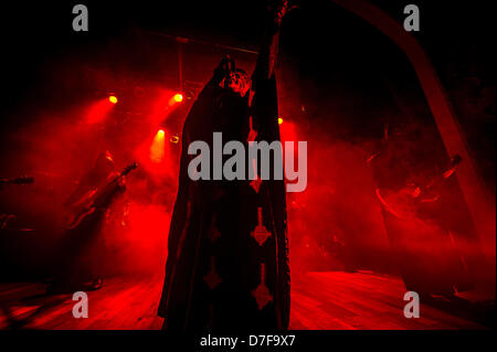 Toronto, Ontario, Canada. Il 6 maggio 2013. Swedish heavy metal band GHOST (noto anche come fantasma a.c. in noi) esegue alla Opera House di Toronto (immagine di credito: credito: Igor Vidyashev/ZUMAPRESS.com/Alamy Live News) Foto Stock