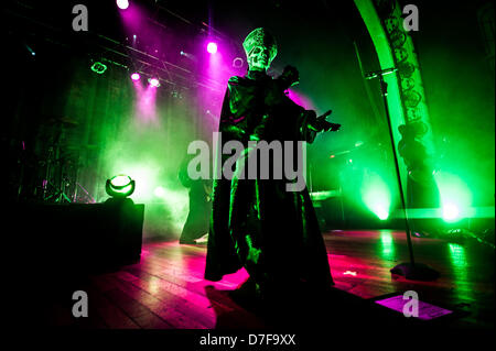 Toronto, Ontario, Canada. Il 6 maggio 2013. Swedish heavy metal band GHOST (noto anche come fantasma a.c. in noi) esegue alla Opera House di Toronto (immagine di credito: credito: Igor Vidyashev/ZUMAPRESS.com/Alamy Live News) Foto Stock