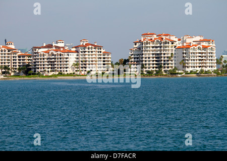 Miami Beach Florida,Water,Government Cut,Fisher Island,condominium appartamenti residenziali costruzione edifici alloggio,residenze,Atlantic Oce Foto Stock