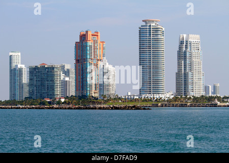 Miami Beach Florida,Water,Government Cut,South Pointe Park,Point,condominio appartamento residenziale appartamenti edificio edifici alloggio, skyline della città, Foto Stock