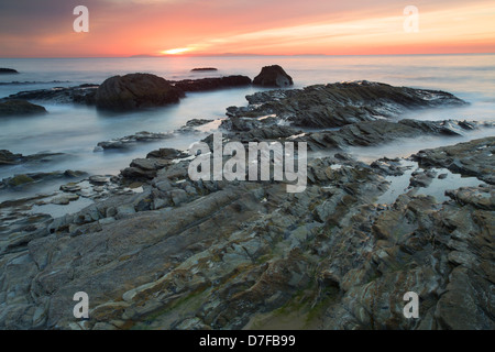 Tramonto al Crystal Cove parco statale, Newport Beach, Orange County, California. Foto Stock