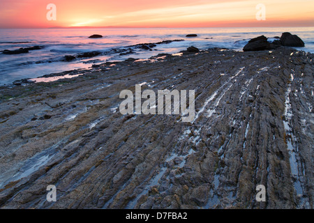 Tramonto al Crystal Cove parco statale, Newport Beach, Orange County, California. Foto Stock