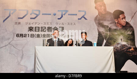 Will Smith, Jaden Smith, 2 Maggio 2013 : Tokyo, Giappone : attore Will Smith(L) e Jaden Smith partecipare alla conferenza stampa per il film " dopo la terra' a Tokyo in Giappone il 2 maggio 2013. (Foto di AFLO) Foto Stock