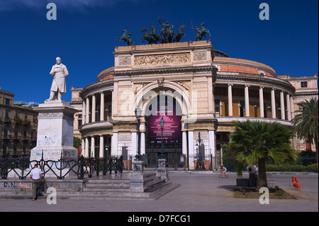 Teatro Politeama a Palermo, Italia Foto Stock