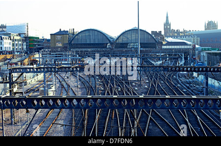 I binari ferroviari lasciando la stazione di Kings Cross, London Foto Stock