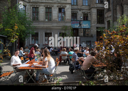 Ristorante zingaro Clärchens Ballhaus nel centro di Berlino, Germania Foto Stock