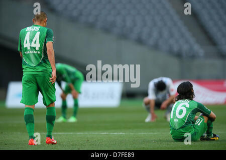 Tokyo Verdy team group, 3 maggio 2013 - Calcio /Soccer : 2013 J.League Division 2 tra Tokyo Verdy 1-3 Yokohama FC a Ajinomoto Stadium, Tokyo, Giappone. (Foto di YUTAKA/AFLO SPORT) Foto Stock