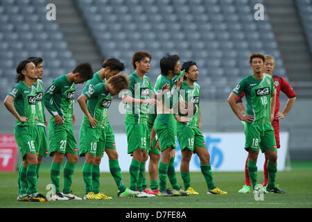 Tokyo Verdy team group, 3 maggio 2013 - Calcio /Soccer : 2013 J.League Division 2 tra Tokyo Verdy 1-3 Yokohama FC a Ajinomoto Stadium, Tokyo, Giappone. (Foto di YUTAKA/AFLO SPORT) Foto Stock