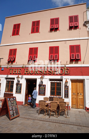 Il pub a ferro di cavallo in Main Street, Gibilterra Foto Stock