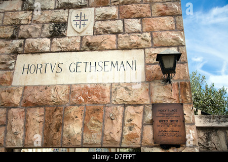 L'ingresso alla Chiesa tutte le nazioni Romana Chiesa Ortodossa collocato dove Getsemani - luogo dove Gesù Cristo ha iniziato la sua Foto Stock