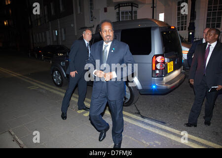 Somalia Conferenza, Londra, Regno Unito il 7 maggio 2013 Immagine mostra Hassam Sheikh Mohamud, Presidente della Somalia, arrivando presso il Dorchester Hotel di inizio della Somalia Conferenza. Credito: Jeff Gilbert / Alamy Live News Foto Stock