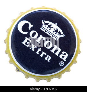 Tel Aviv Israele - 1 Febbraio 2010: blu Colore giallo birra Corona cappuccio metallico utilizzato per Corona Extra birra chiara di bottiglie di vetro. Foto Stock