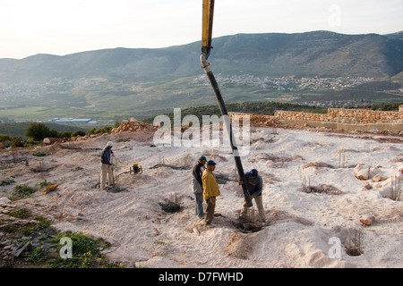 Colata di cemento in fondamenta di una nuova casa in Galilea Foto Stock