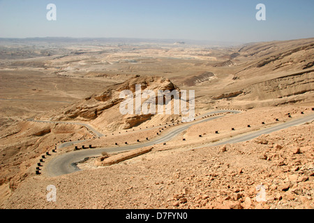 La strada di Maale haakrabim, negev Foto Stock