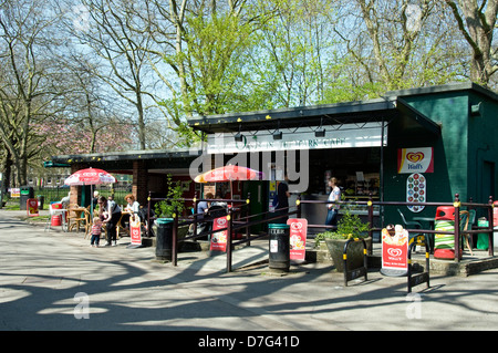 Oasi nel Park Cafe, campi di Highbury, London Borough di Islington, England Regno Unito Foto Stock