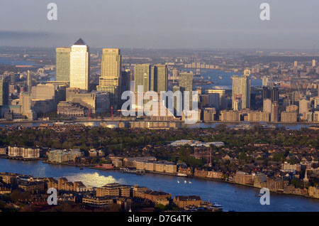 Vista verso la zona est di Londra, Docklands e da Canary Wharf da Shard, Londra Foto Stock