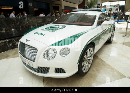 Dubai, EAU. Il 7 maggio 2013. Alte prestazioni Bentley Continental GT Dubai auto della polizia sul display al World Trade Centre di Dubai Emirati Arabi Uniti. Credito: Iain Masterton / Alamy Live News Foto Stock