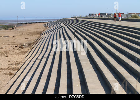 Heacham, Norfolk, Regno Unito. Il 6 maggio 2013. Il lungomare di vuoto in Heacham, West Norfolk, appena dopo 09.00 oggi come è previsto essere il giorno più caldo dell'anno in modo molto più tardi. Credito: Paolo Marriott Fotografia / Alamy Live News Foto Stock