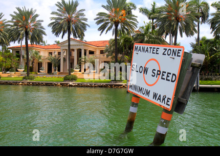 Miami Beach Florida, Biscayne Bay, acqua, cartello, zona dei lamantini, sveglia minima, specie in via di estinzione, residenza, Star Island, FL120905067 Foto Stock