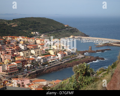 Una colorata città castelsardo sull isola di Sardegna, il porto della città Foto Stock