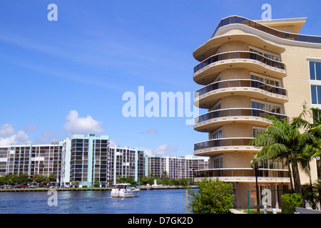 Hollywood Florida,appartamenti appartamenti residenziali in condominio Intracoastal costruzione edifici alloggio, skyline della città, barca, acqua, FL120929113 Foto Stock