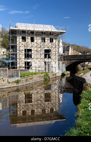 Nuova casa essendo costruito a fianco del Rochdale Canal, Luddenden piede, West Yorkshire Foto Stock
