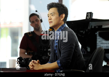 Toronto, Canada. Il 7 maggio, 2013. Il 7 maggio 2013. Toronto, Canada. Attore americano e musicista John Cho viene visualizzato sulla TV globale è la mattina mostra la promozione del nuovo film di Star Trek nelle tenebre. Cho riproduce il carattere Hikaru Sulu. (EXI/N8N/Alamy Live News) Foto Stock