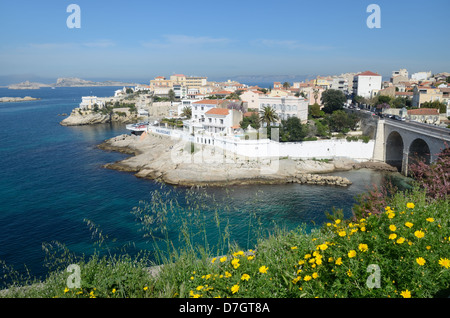 Petit Nice e Anse de la Fausse Monnaie Creek o Cove lungo la Corniche Kennedy Coast Road Marsiglia Provenza Francia Foto Stock